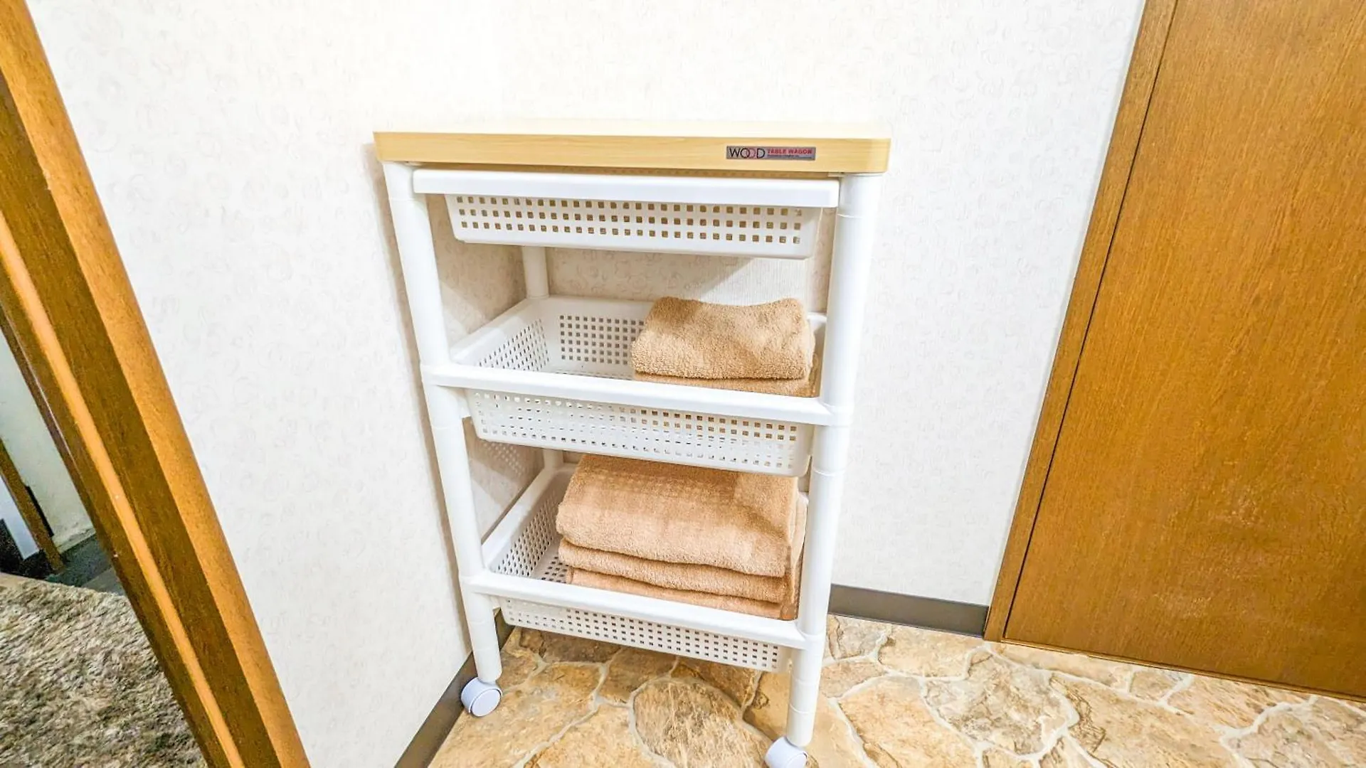 Apartment 76 Sq Meter, 3 Bedrooms & Livingroom With Famicon, Doumotengachaya Dt02 Osaka Japan